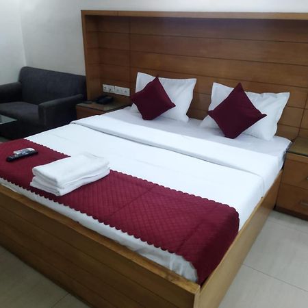 Signature Plaza Hotel New Delhi Eksteriør billede