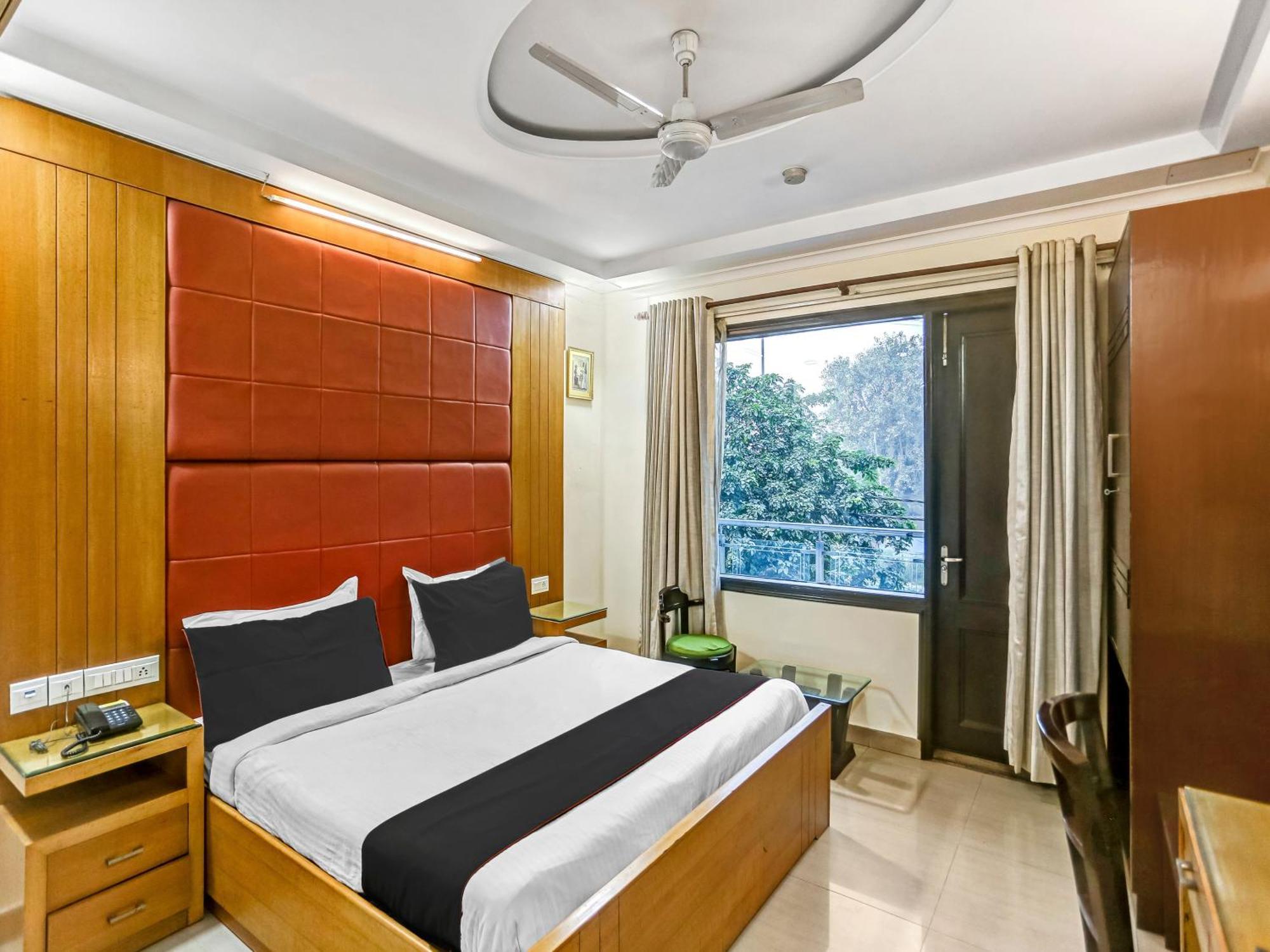 Signature Plaza Hotel New Delhi Eksteriør billede