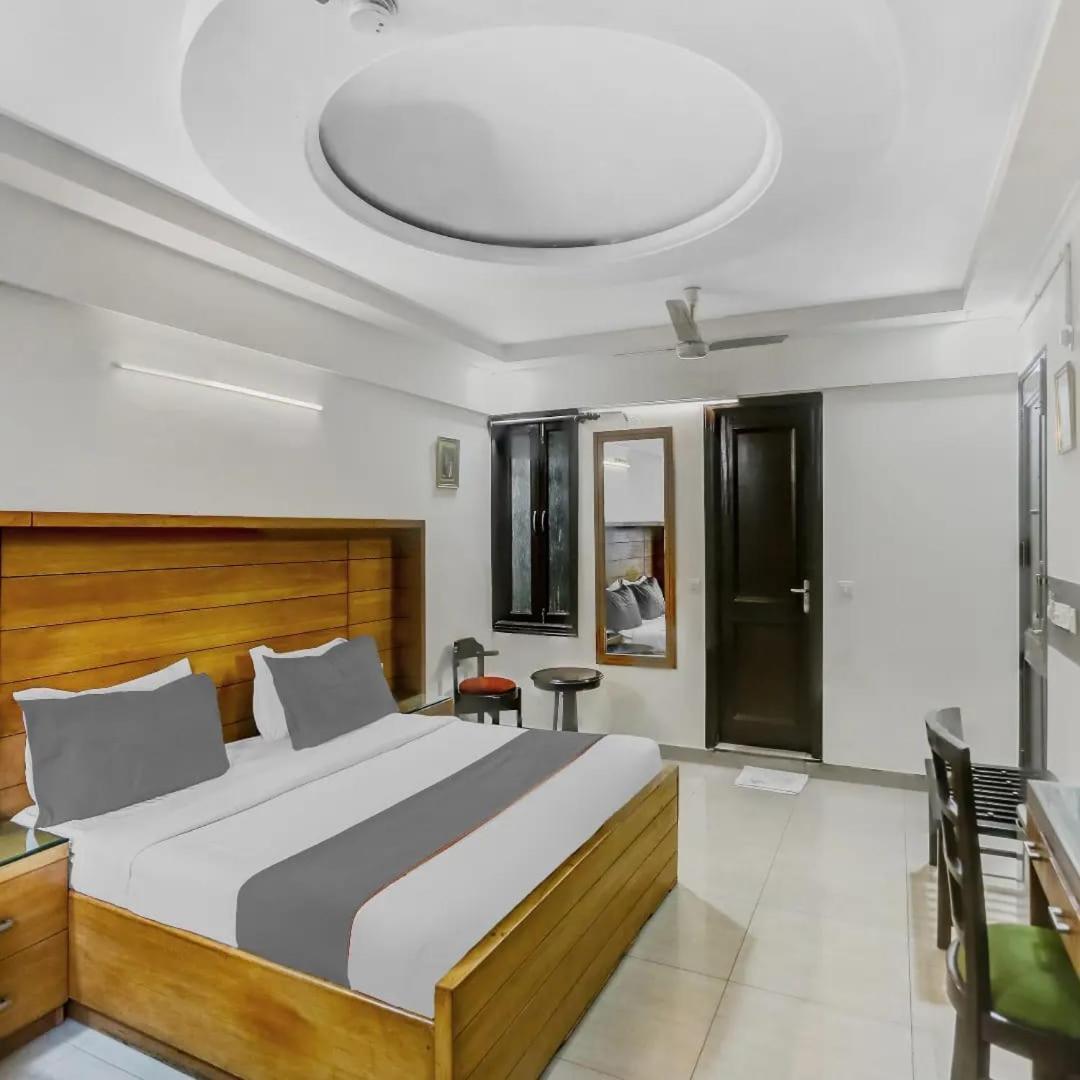 Signature Plaza Hotel New Delhi Eksteriør billede
